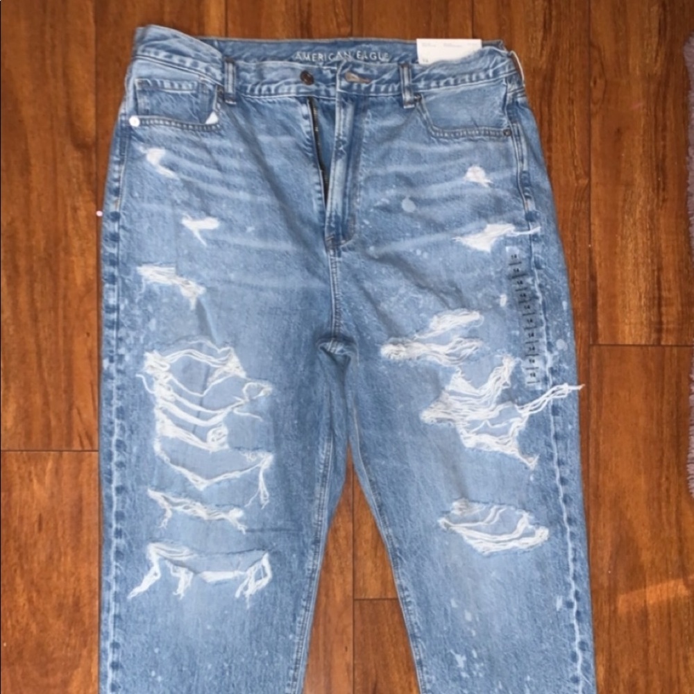 American Eagle Mom jeans .